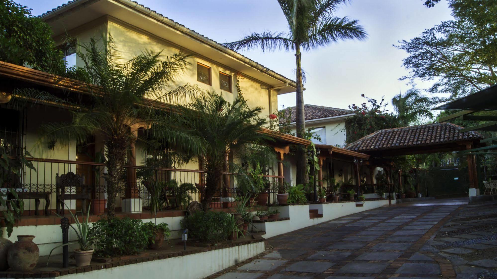 Altos De Fontana Hotell Managua Exteriör bild
