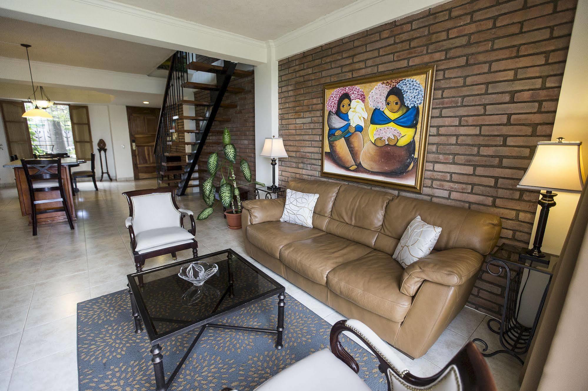 Altos De Fontana Hotell Managua Exteriör bild